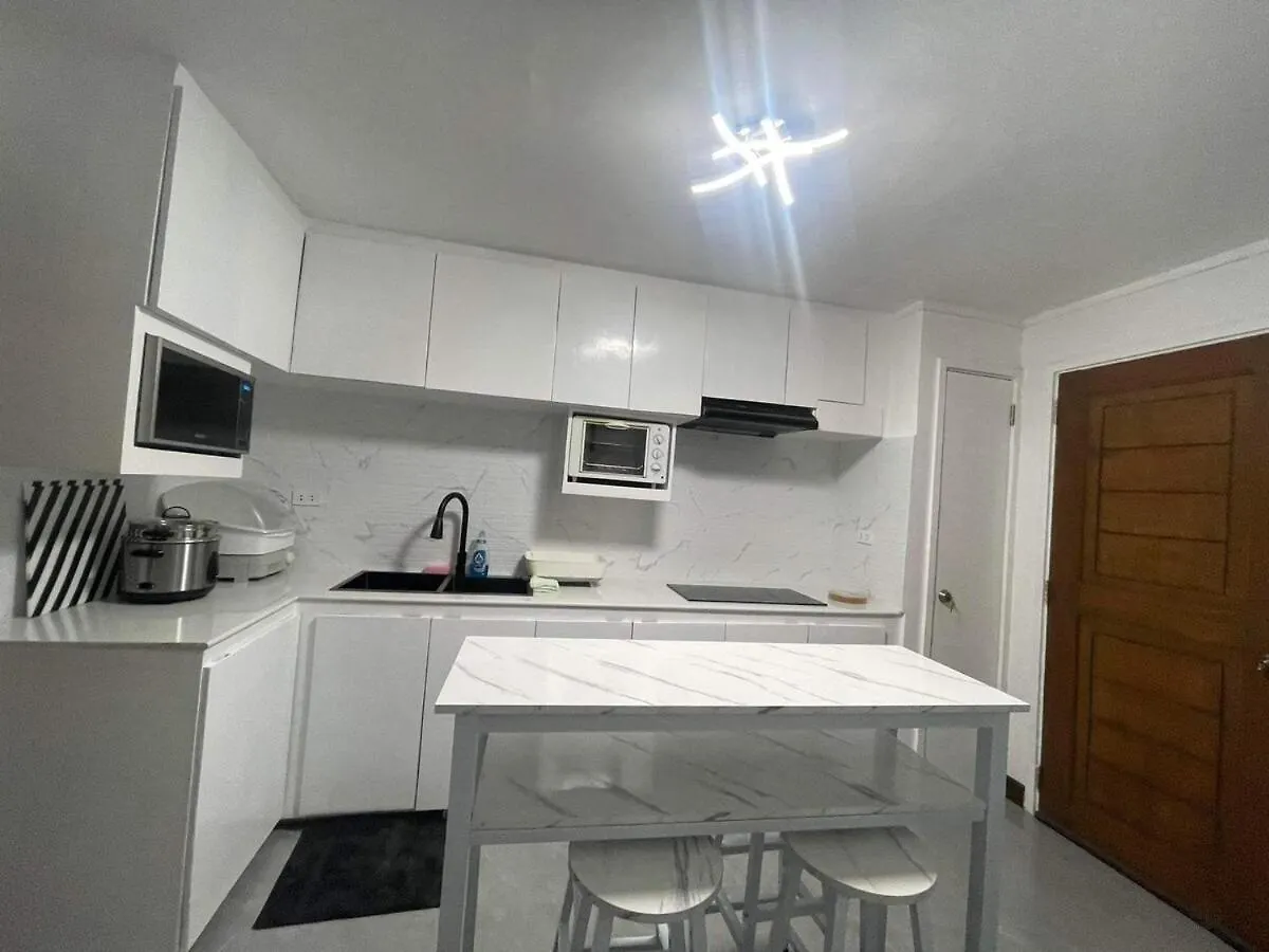 Mango Oasis 2 - Cozy flat house with billiard Villa Olongapo