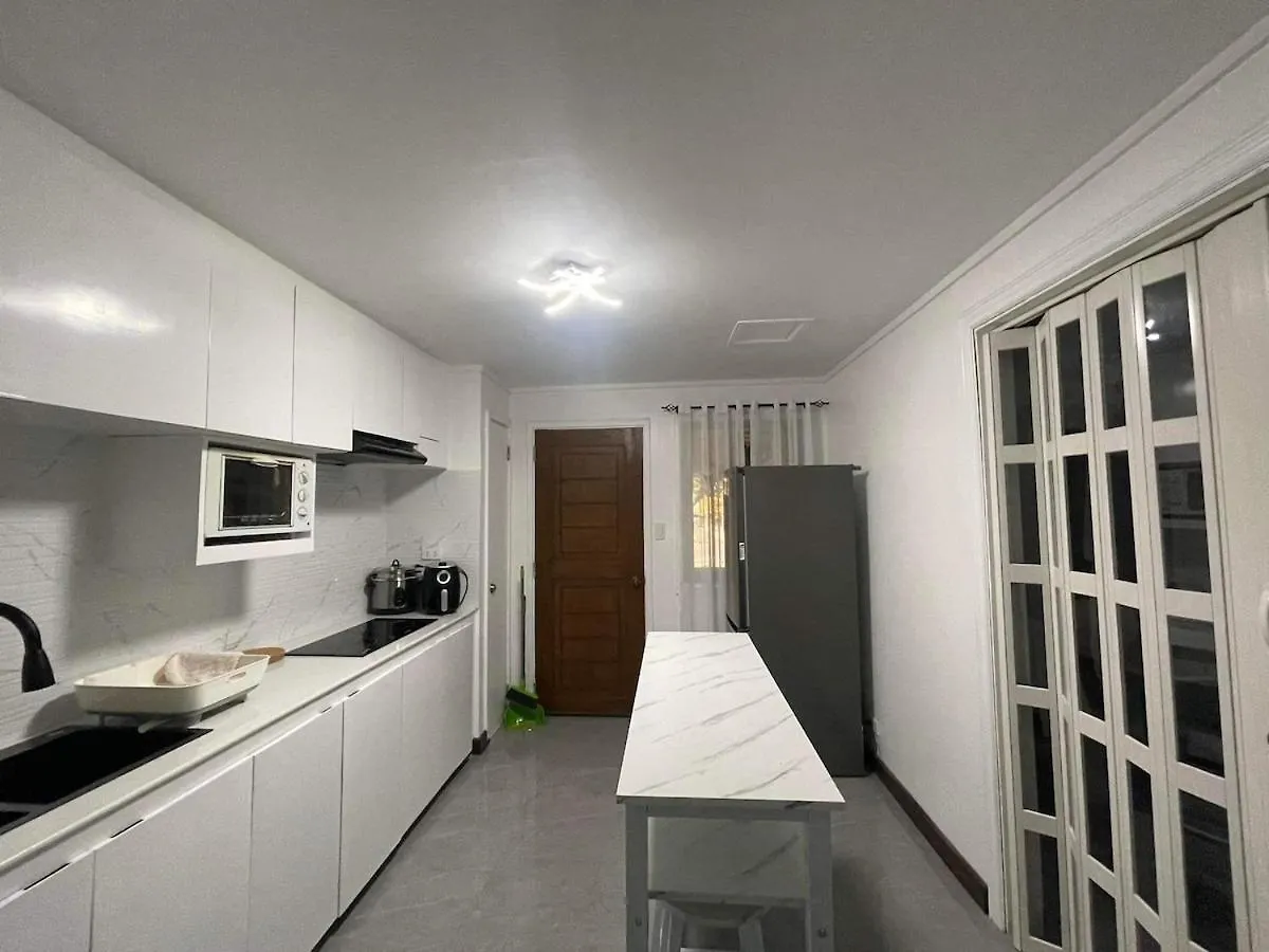 Mango Oasis 2 - Cozy flat house with billiard Villa Olongapo