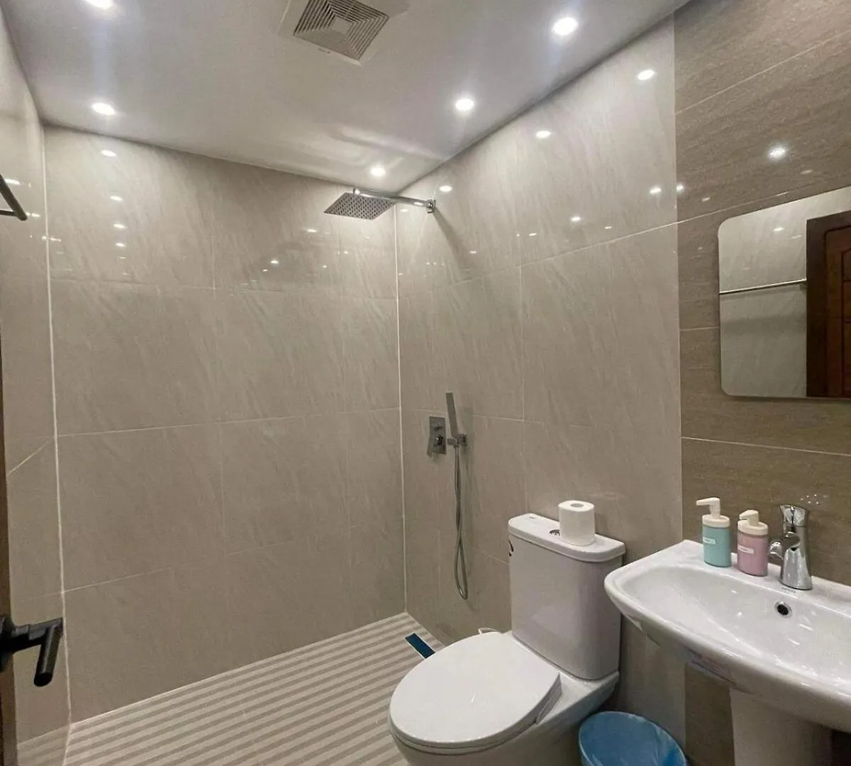 Mango Oasis 2 - Cozy flat house with billiard Villa Olongapo Holiday home